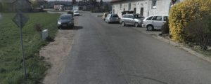 Návrh: V souvislosti s chodníkem ve Švermově by mohlo vzniknout aspoň 10 parkovacích míst u Bonetu 